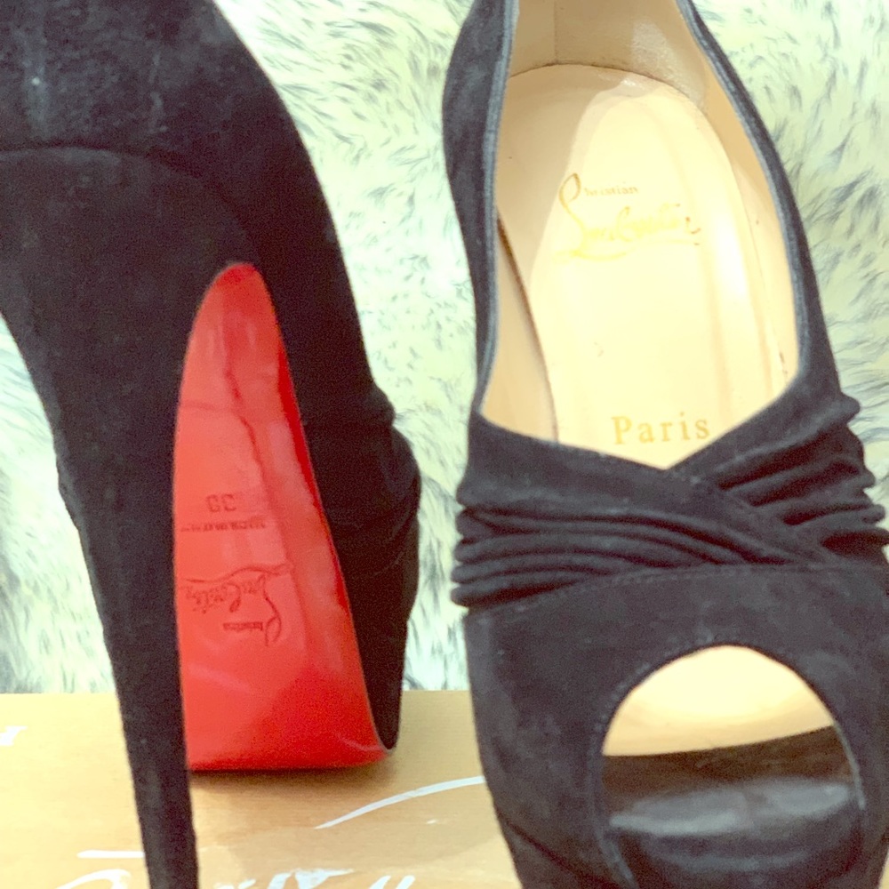 Size 38 Black suede Louboutin heels